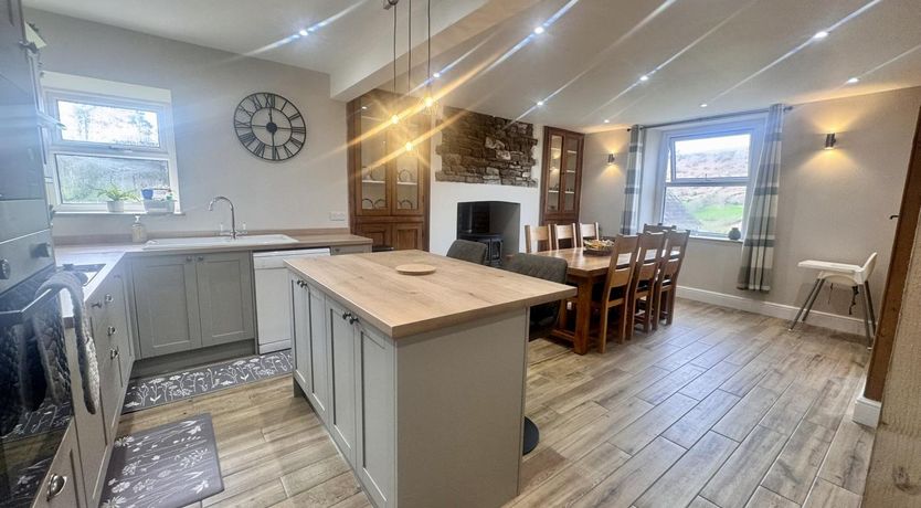 Photo of 4 Bed in Crickhowell