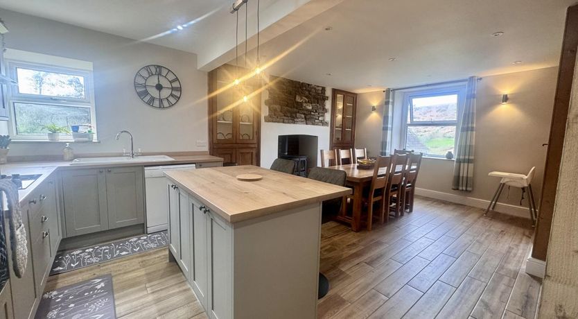 Photo of 4 Bed in Crickhowell