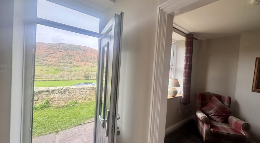 Photo of 4 Bed in Crickhowell
