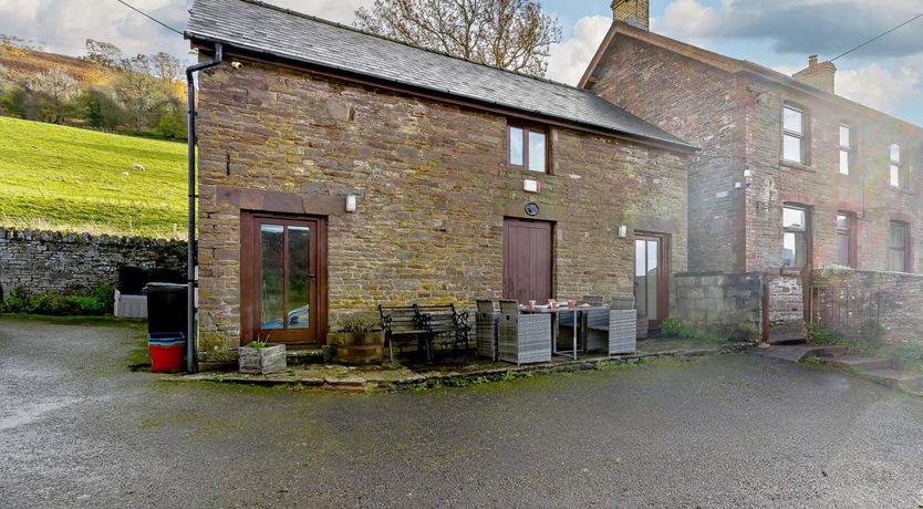 Photo of 2 Bed in Cwmdu