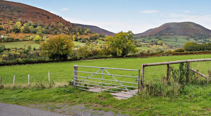 Photo of 2 Bed in Crickhowell