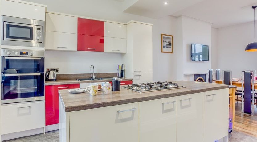 Photo of 6 Bed in Bideford