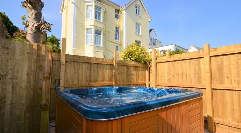 Photo of 6 Bed in Bideford