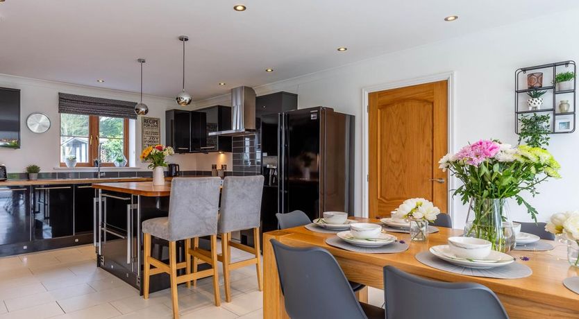 Photo of 5 Bed in Morwenstow