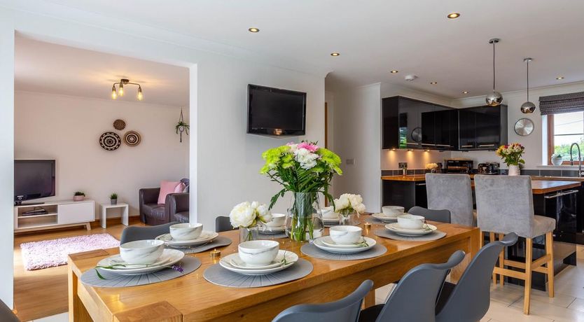 Photo of 5 Bed in Morwenstow