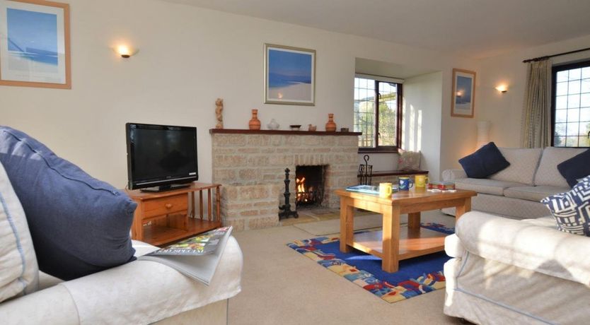 Photo of 4 Bed in Melbury Osmond