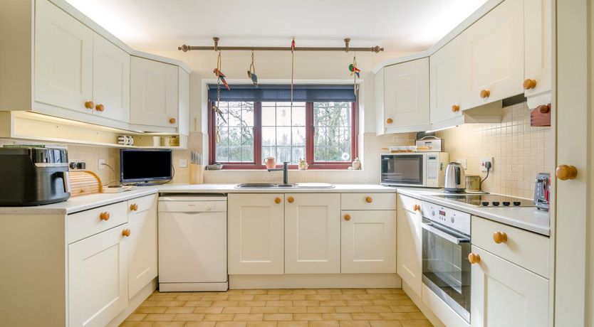 Photo of 4 Bed in Dorchester