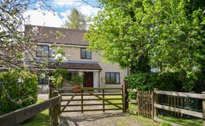 Photo of 4 Bed in Dorchester