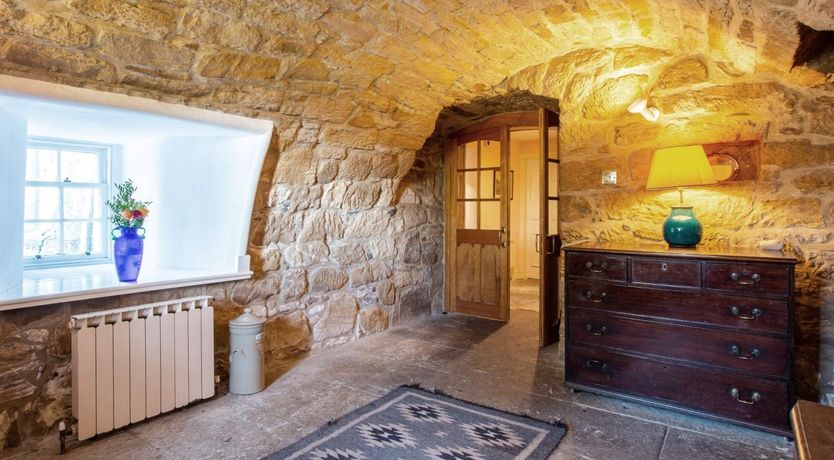 Photo of 6 Bed in Kilmarnock