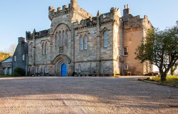 6 Bed in Kilmarnock Holiday Cottage