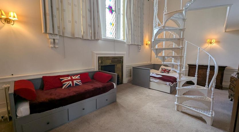 Photo of 6 Bed in Kilmarnock