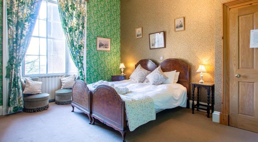 Photo of 6 Bed in Kilmarnock