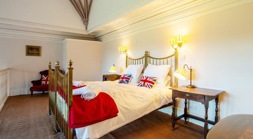 Photo of 6 Bed in Kilmarnock