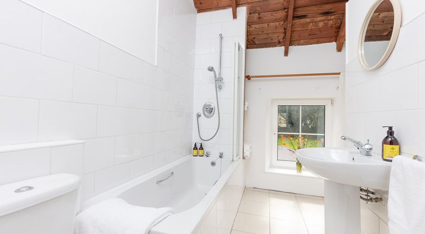 Photo of Gleesons Farmhouse - Cosy family home