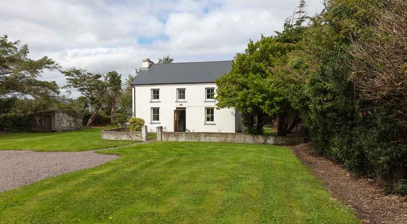 Photo of Gleesons Farmhouse - Cosy family home