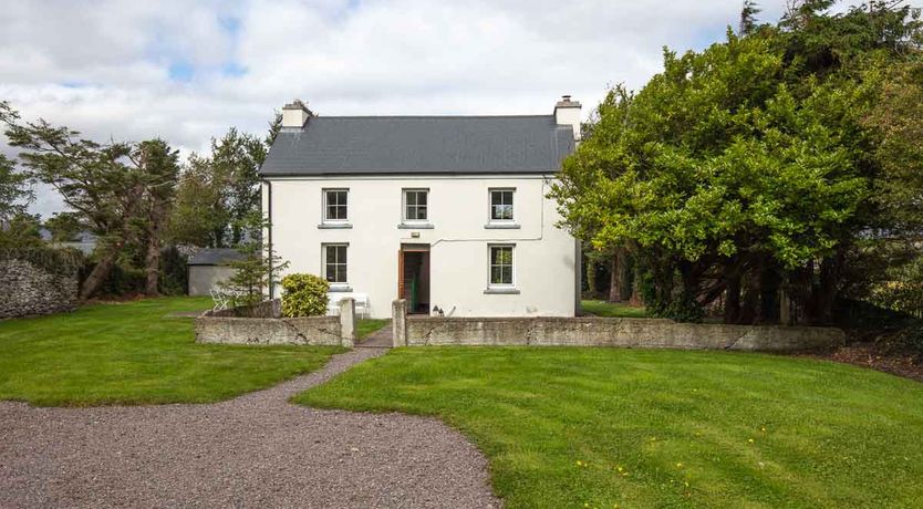 Photo of Gleesons Farmhouse - Cosy family home