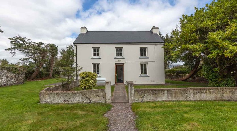 Photo of Gleesons Farmhouse - Cosy family home