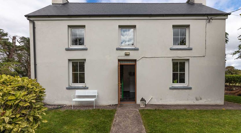 Photo of Gleesons Farmhouse - Cosy family home