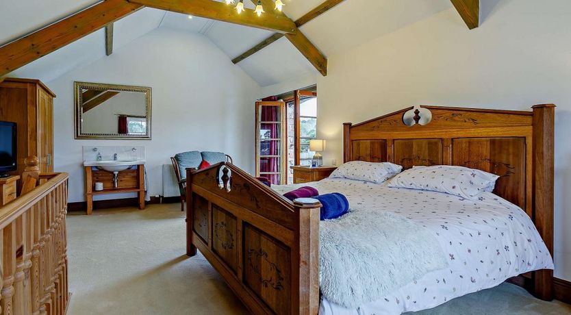 Photo of 1 Bed in Lower Metherell