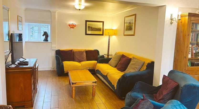 Photo of 3 Bed in Thornbury