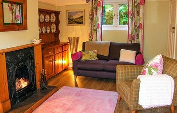 Tan Y Rhos Isa Holiday Cottage