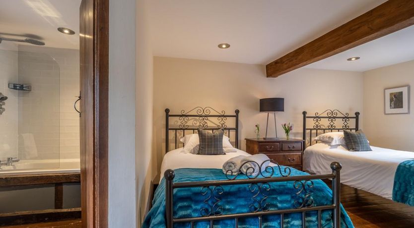 Photo of 8 Bed in Bettws Cedewain