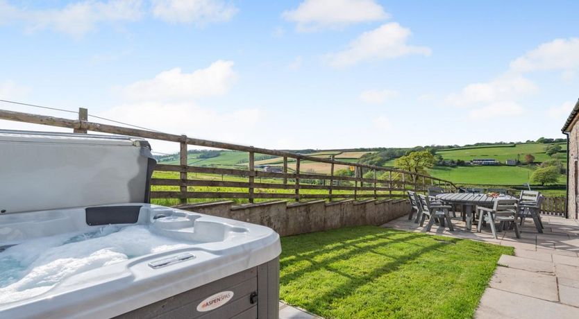 Photo of 4 Bed in Llangyndeyrn