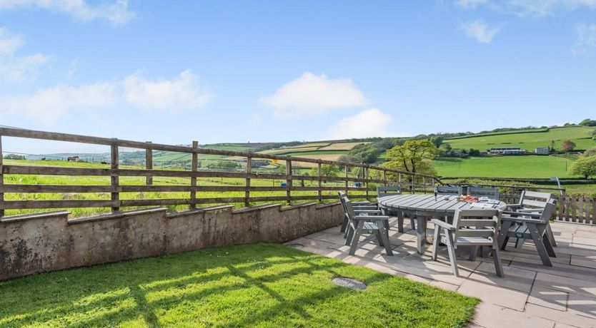 Photo of 4 Bed in Llangyndeyrn