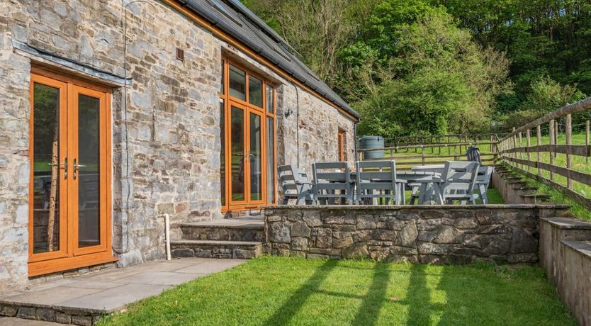 Photo of 4 Bed in Llangyndeyrn