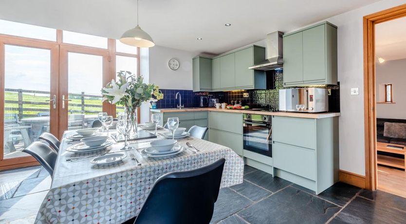 Photo of 4 Bed in Llangyndeyrn