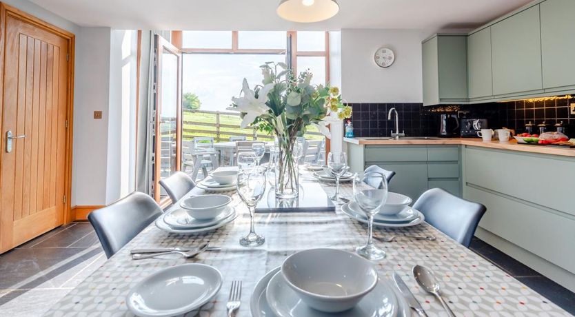 Photo of 4 Bed in Llangyndeyrn