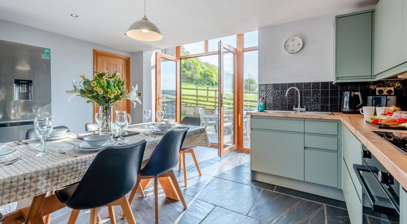 Photo of 4 Bed in Llangyndeyrn