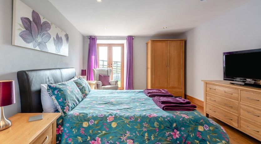 Photo of 4 Bed in Llangyndeyrn