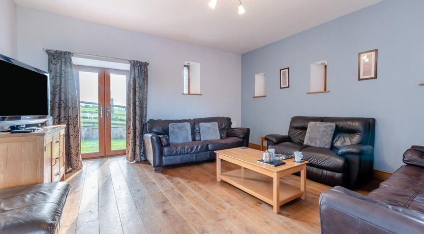 Photo of 4 Bed in Llangyndeyrn