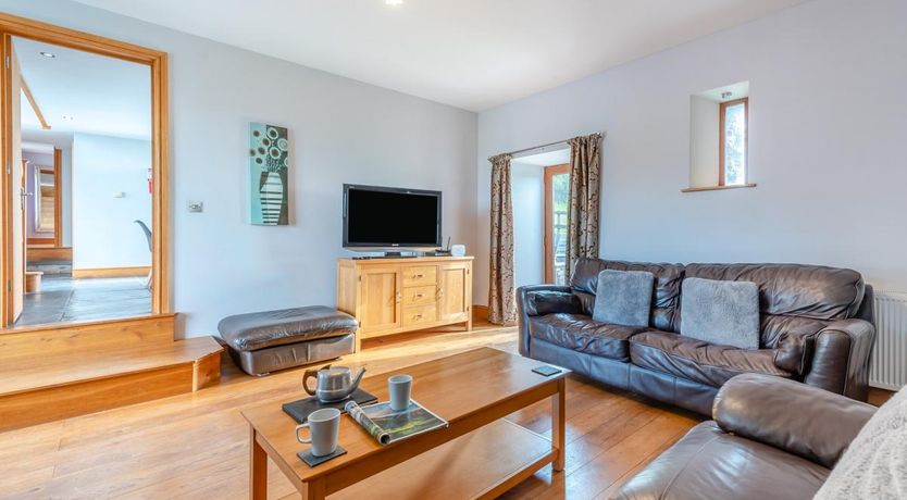 Photo of 4 Bed in Llangyndeyrn