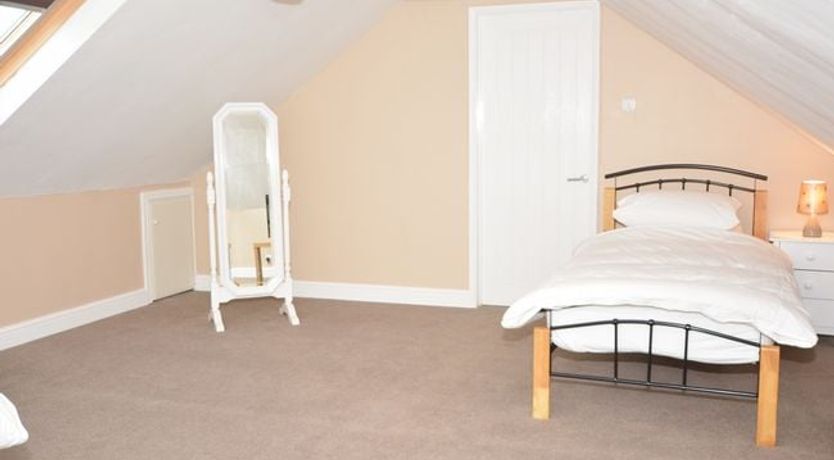 Photo of 5 Bed in Walworth