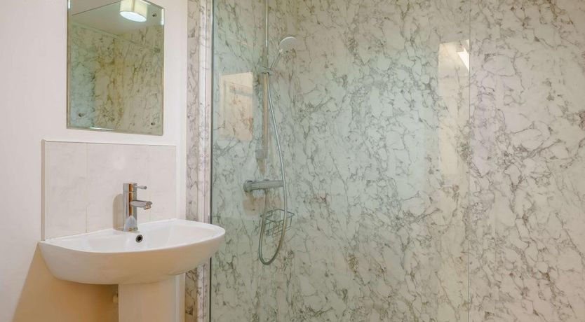 Photo of 2 Bed in Chop Gate