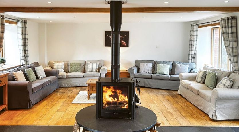 Photo of 6 Bed in Bradworthy