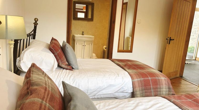 Photo of 6 Bed in Bradworthy