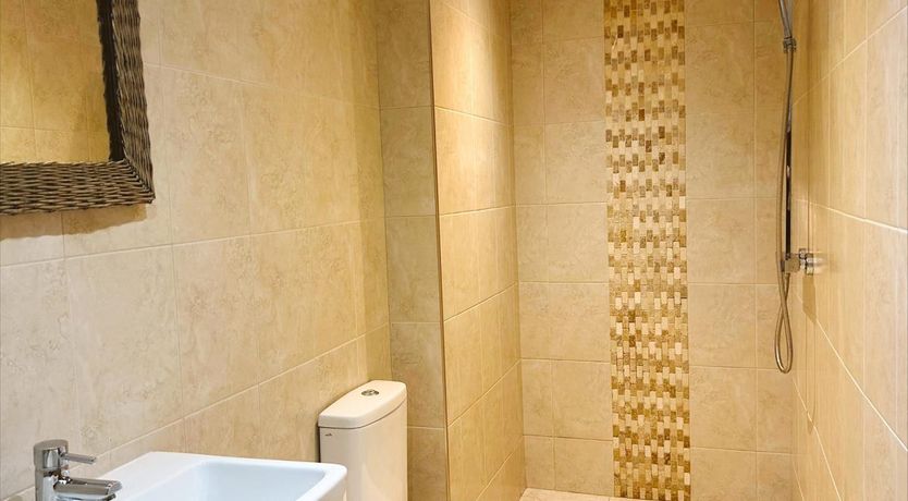 Photo of 6 Bed in Bradworthy