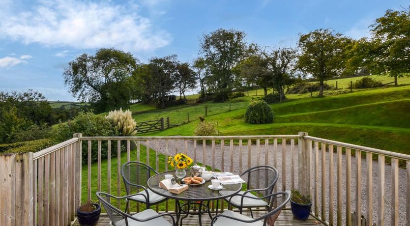 Photo of 2 Bed in Tregavethan