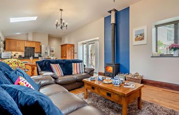 in Mawgan Porth  (TREBU) Holiday Cottage