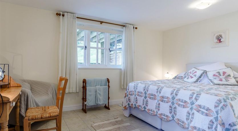 Photo of 1 Bed in Truro