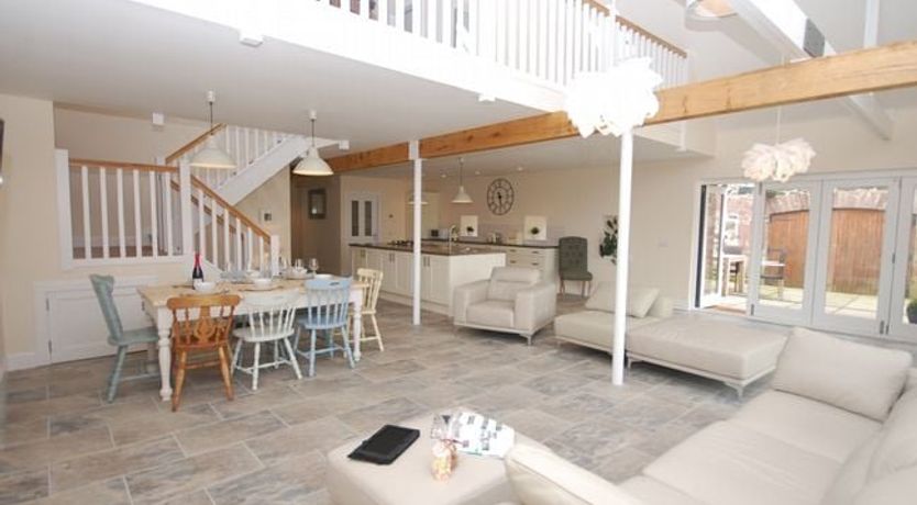 Photo of 4 Bed in Lintrathen