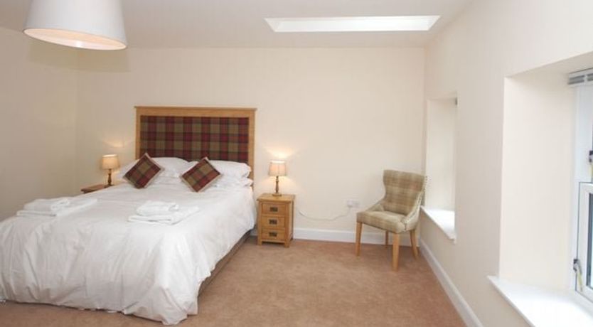 Photo of 4 Bed in Lintrathen