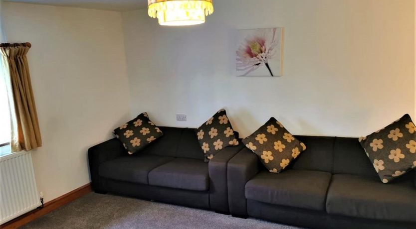 Photo of 3 Bed in Llannerch y Medd