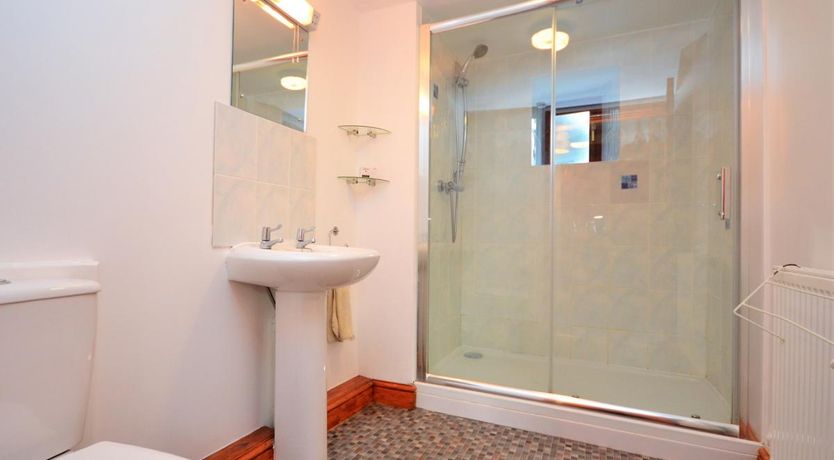 Photo of 3 Bed in Llannerch y Medd