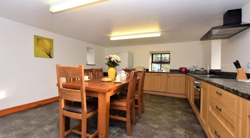 Photo of 3 Bed in Llannerch y Medd