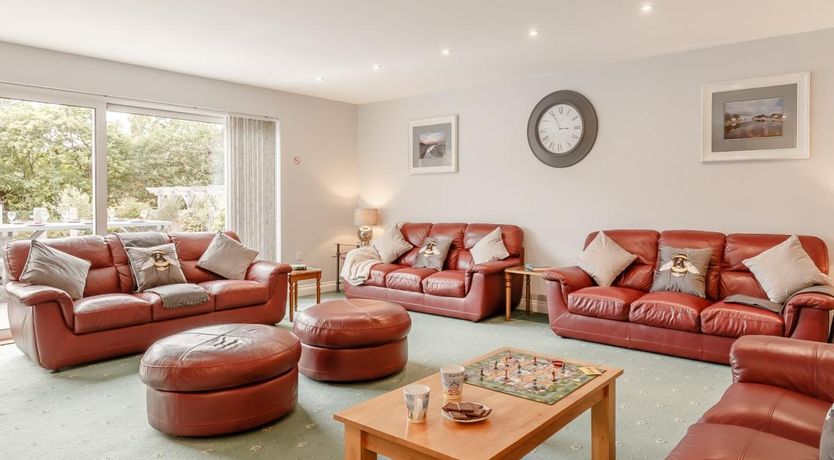 Photo of 5 Bed in Marhamchurch