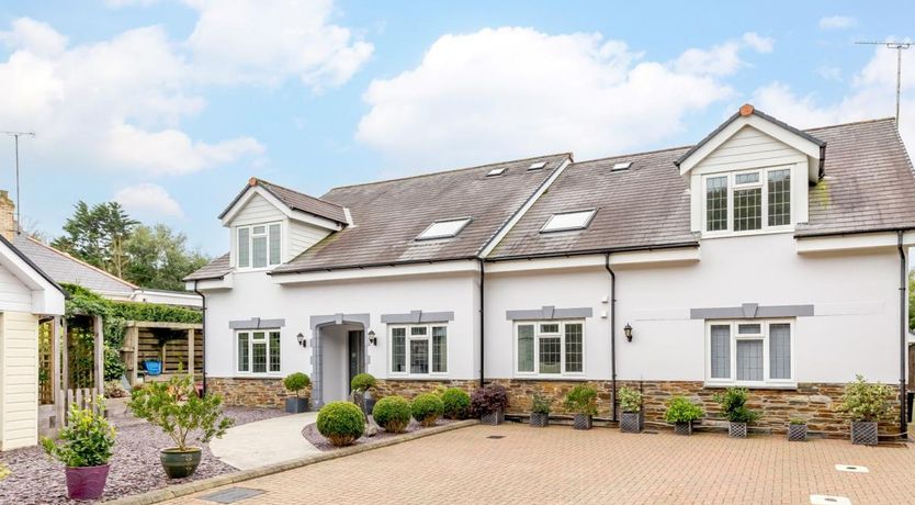 Photo of 5 Bed in Marhamchurch